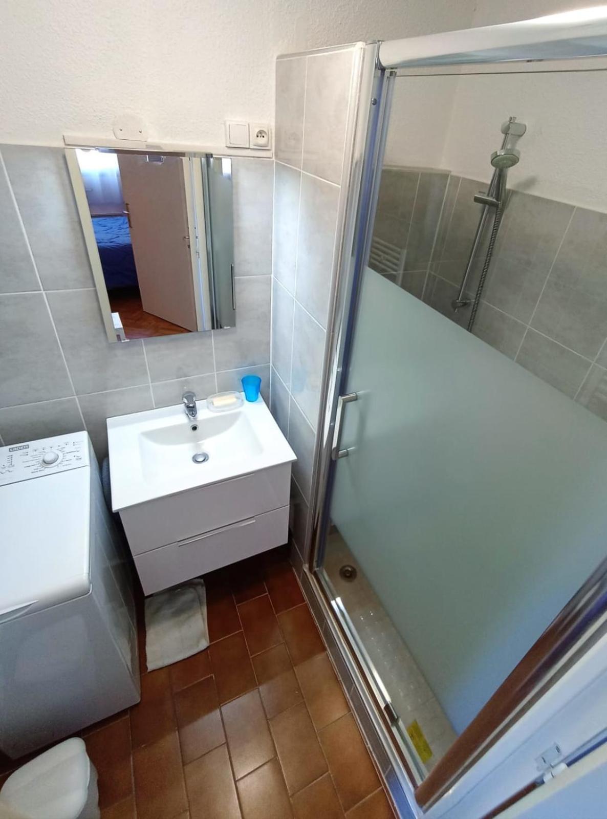 Apartment T2 Sleeping Corner 45 Places Beautiful View With Balcony 엠브룬 외부 사진
